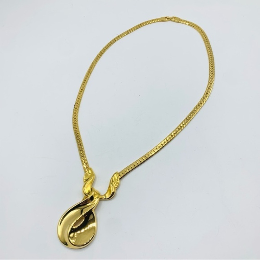 Vintage Napier Gold Tone Necklace Sculptural Teardrop Pendant Herringbone Chain